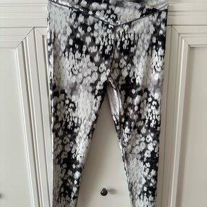 Aerie Black and Gray Patterned Leggings